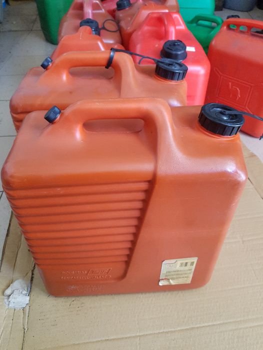 Jerrican para Combustível 20 Litros 15 CADA ( tenho varios a escolha )