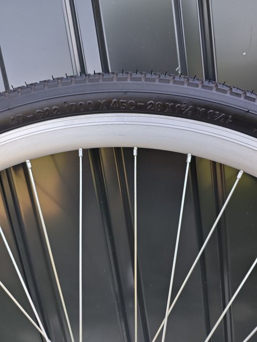 Koło 28 cali 47-622 700x45c kenda kosmos