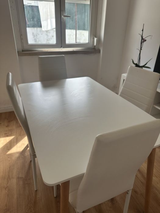 Mesa de jantar  branca 4 lugares como nova
