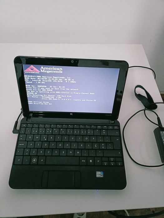 Portátil Compaq pequeno bem estimado como novo