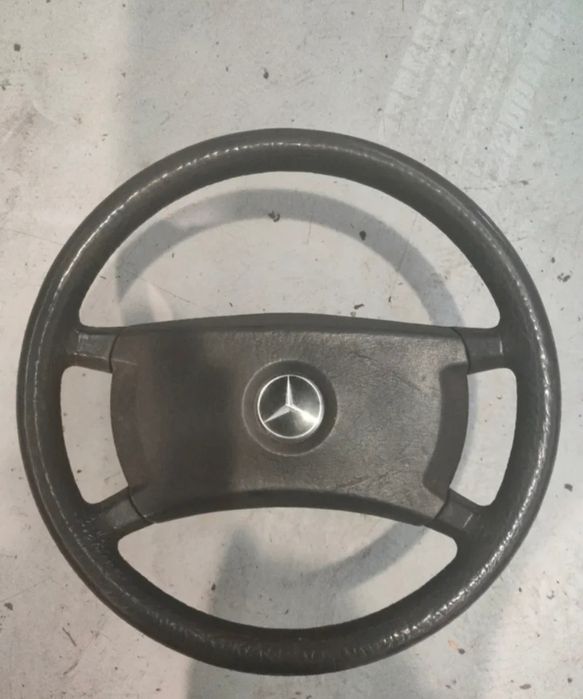 Volante Mercedes 190 e w124.