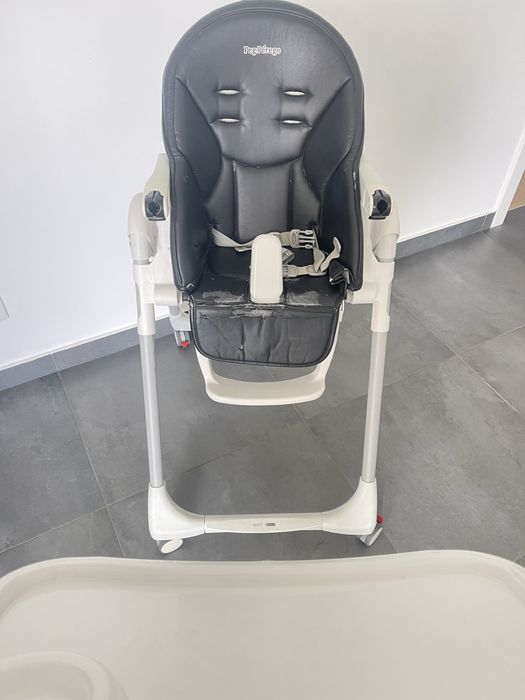 Cadeira de papa Peg-Perego com rodas
