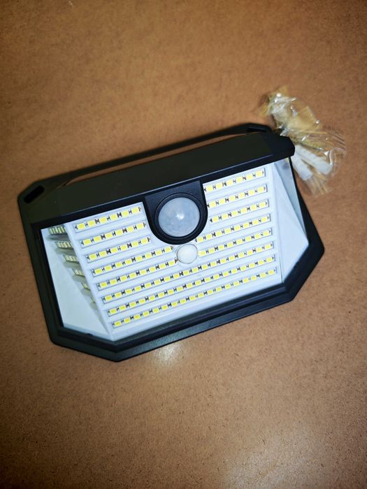 Lâmpada Solar Parede 178 LED com Sensor Movimento – Nova a Estrear