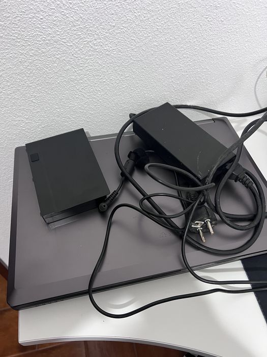 Portatil Clevo W355STQ Model Two