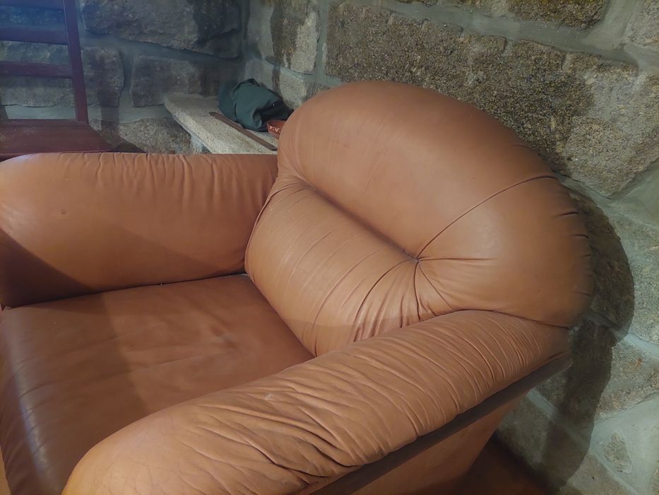 Conjunto de sofás em pele