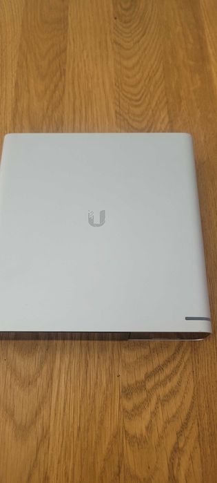 Sprzedam Ubiquiti UniFi Controller Cloud Key G2 Plus (kontroler AP) - dysk 1TB