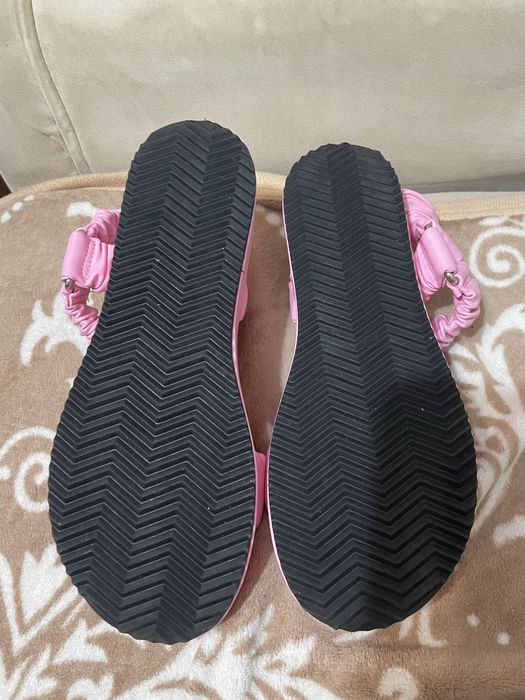 Бомоніжки сінсай рожеві на платформі