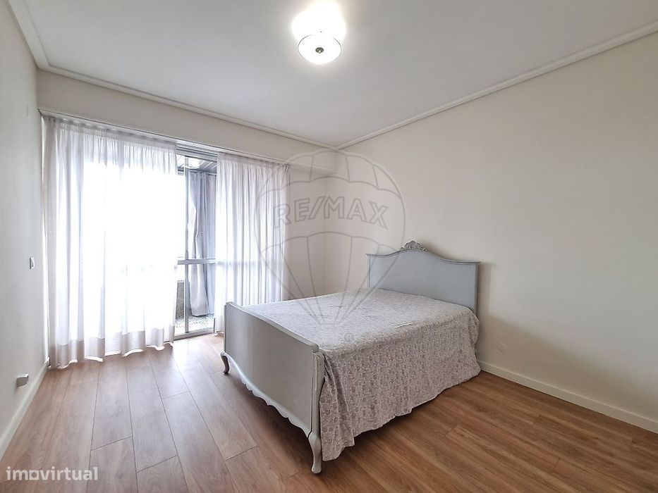 Apartamento T4 para arrendamento