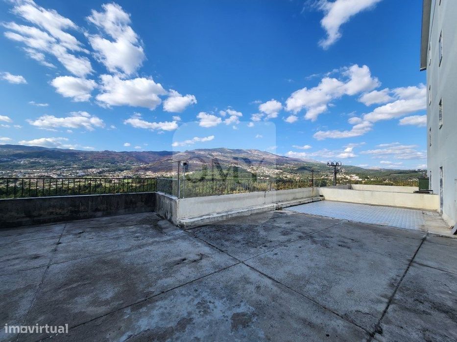 T2 com 114 m2 e Terraço de 140 m2 em Montezelos, Vila Real