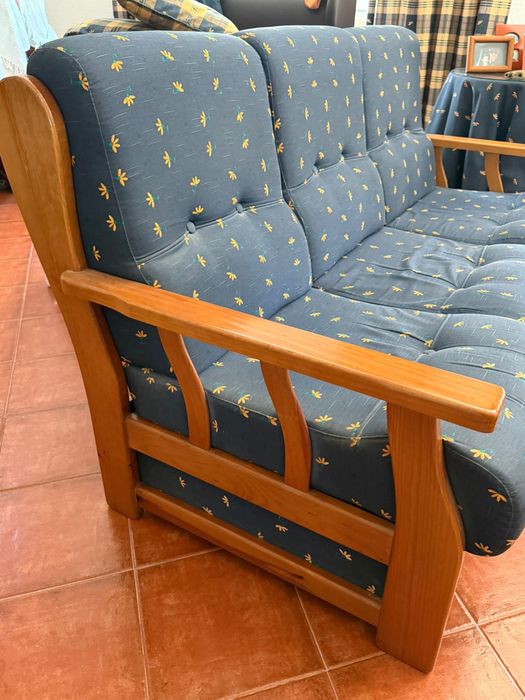 Conjunto de Sofás em Madeira Maciça (3 + 2 Poltronas)