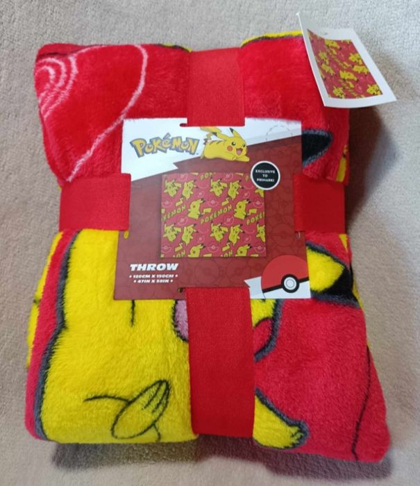 Nowy koc narzuta pokemon Pikachu zapakowany na prezent Primark