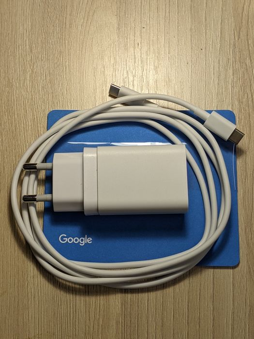 Беспроводная зарядка Google Pixel Stand 
Комплект