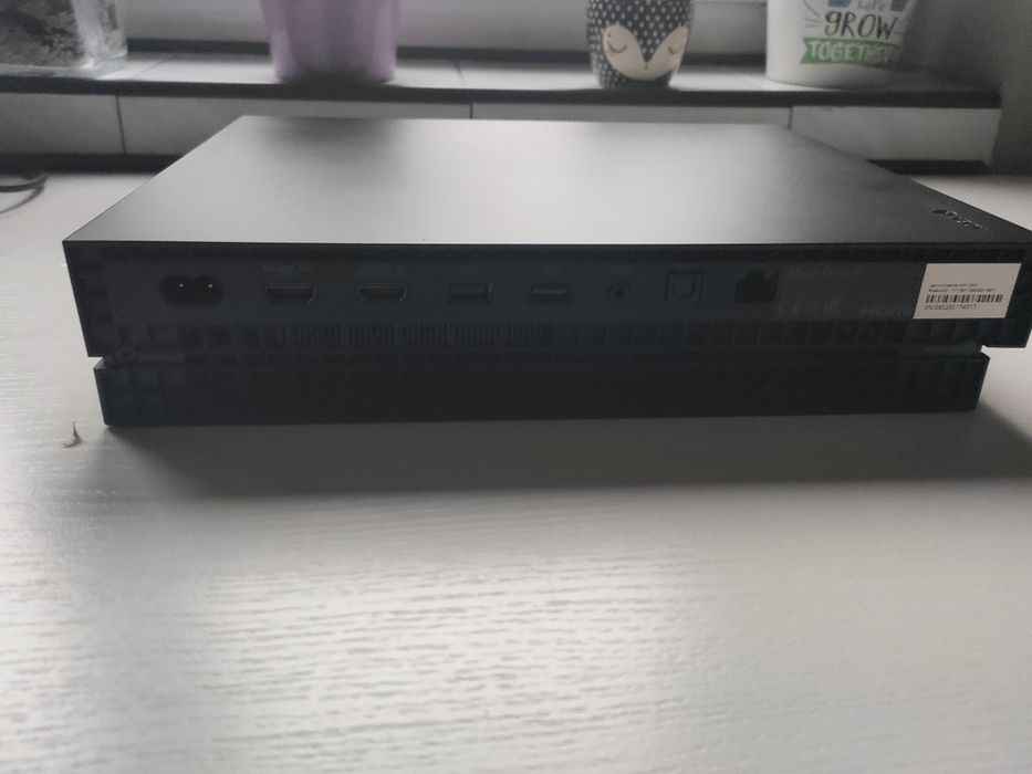 Sprzedam Xbox one x 1TB