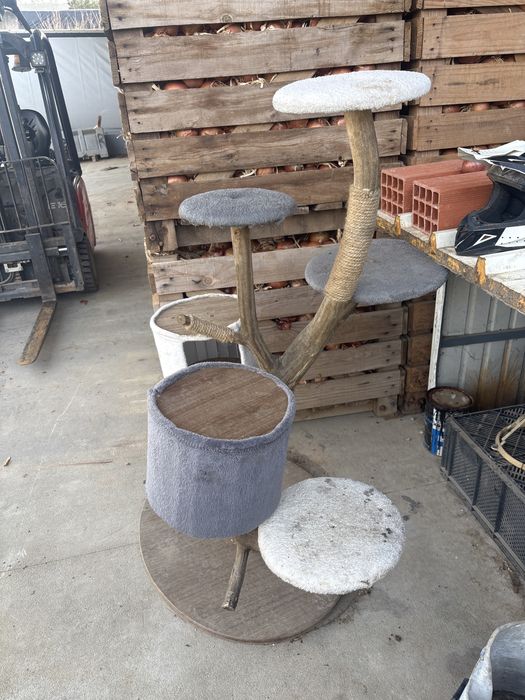 Vendo aranhador para gatos