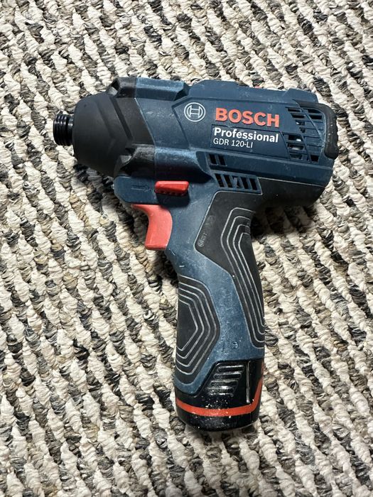 Ударний гайковерт бош