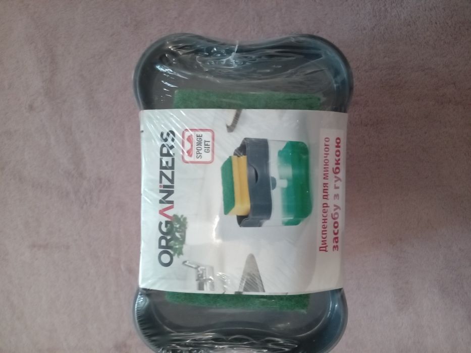 Емкость для моющего средства с губкой