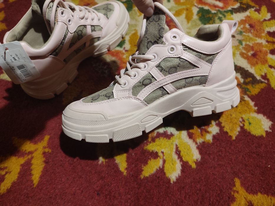 Продам ботинки женские