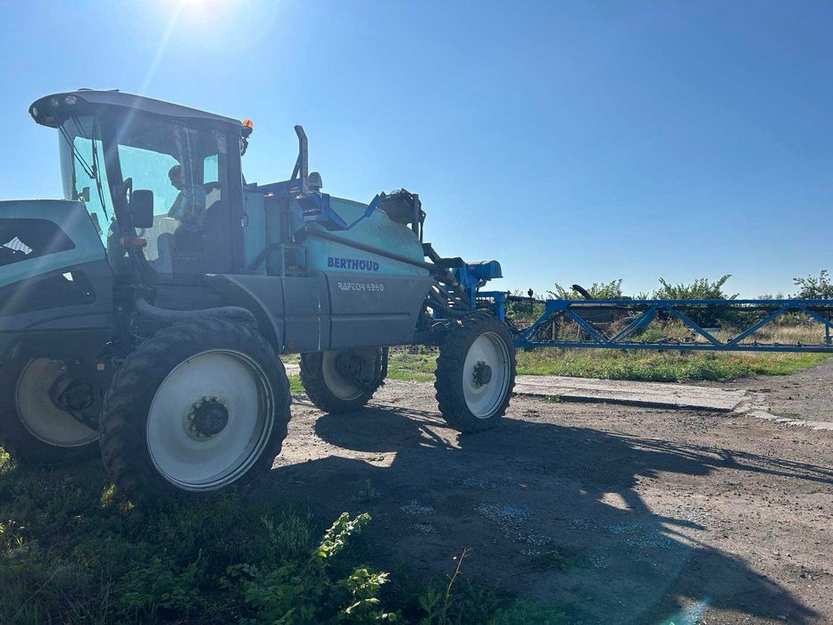 Самохідний обприскувач Berthoud Raptor 4240 HVH