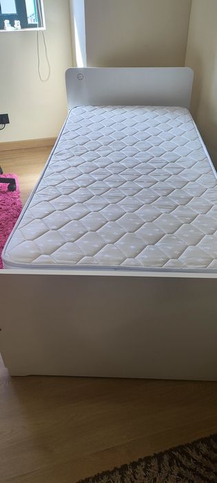 Cama solteiro branca do IKEA como Nova