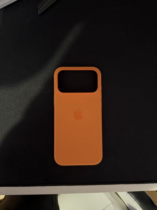 Capa 17 pro max official
