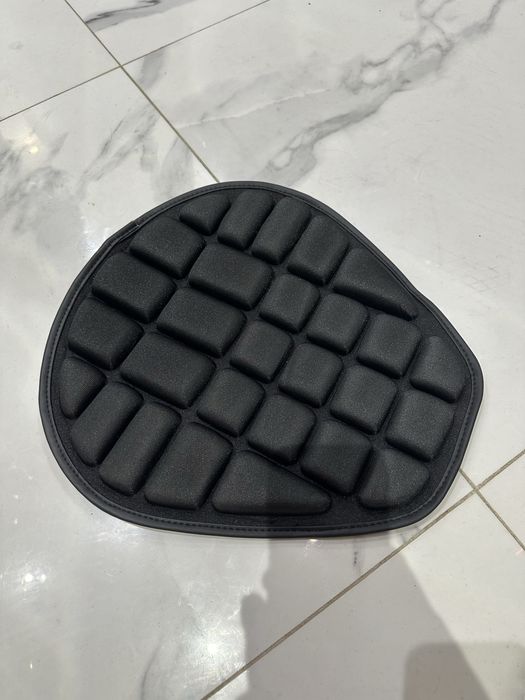 Накладка на сиденье мотоцикла