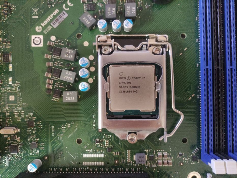 Intel Core i7-9700E Processor 2.6 GHz447200479057039360