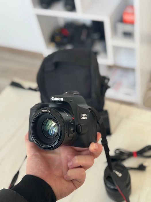 Canon 250d у відмінному стані