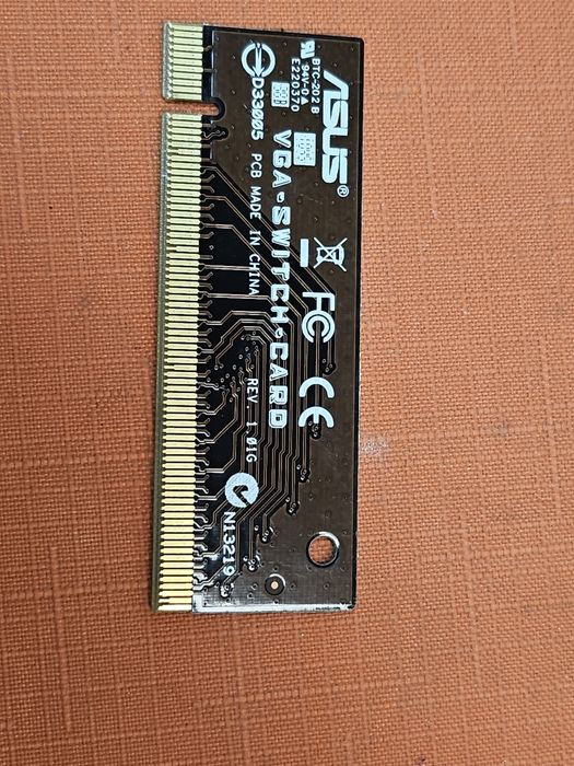fizyczna karta przełączająca Asus  vga-swith-card