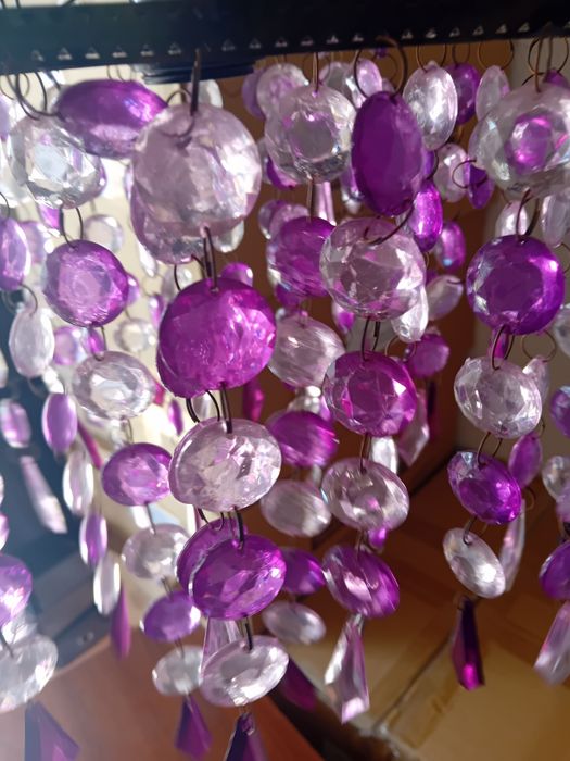 Candeeiro cor de rosa teto