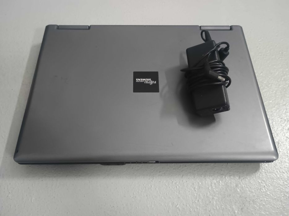Retro Laptop Fujitsu Siemens ESPRIMO Moblie V5535 15.4"