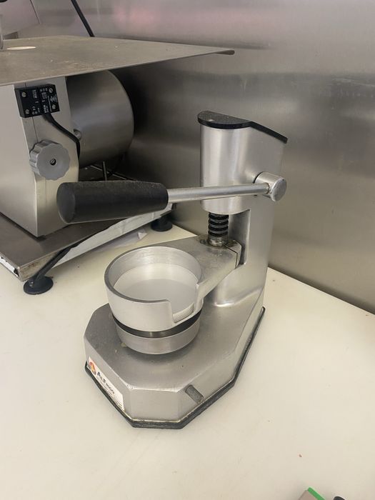 Serra de fita de cortar peixe ou carne e Hamburgueira