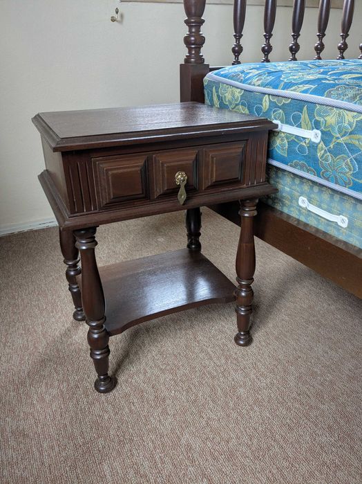 Conjunto de quarto de madeira
