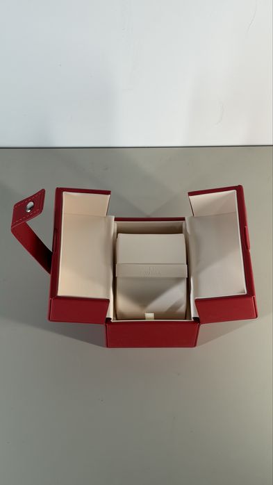 Omega caixa original e nova