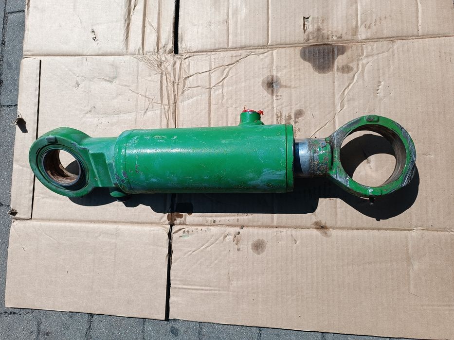 Siłownik hydrauliczny amortyzacji przedniego zawieszenia  John Deere