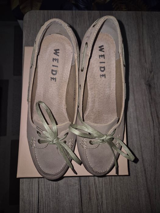 Buty na obcasie.