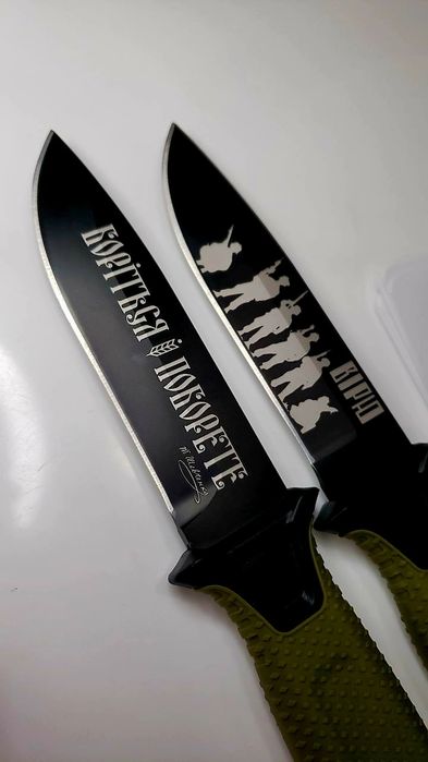 Тактичный нож для военного с гравировкой эмблемы