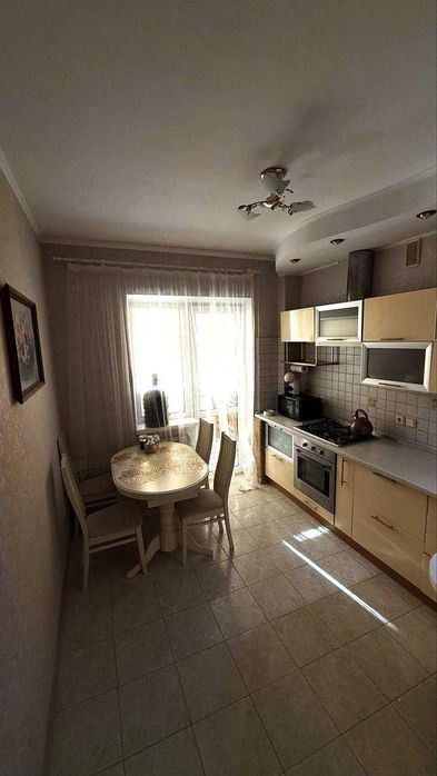 Продам 3-кім.дворівневу кв.110 кв.м, вул.Чорних Запорожців Бровари EM