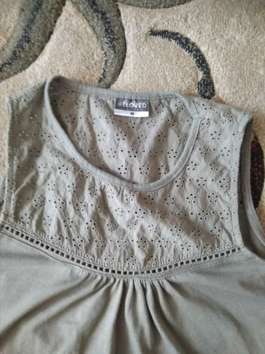 Damska koszulka bez rękawów z koronką r.M