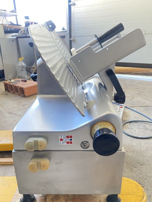 Fiambreira elétrica profissional T2 Group – em bom estado