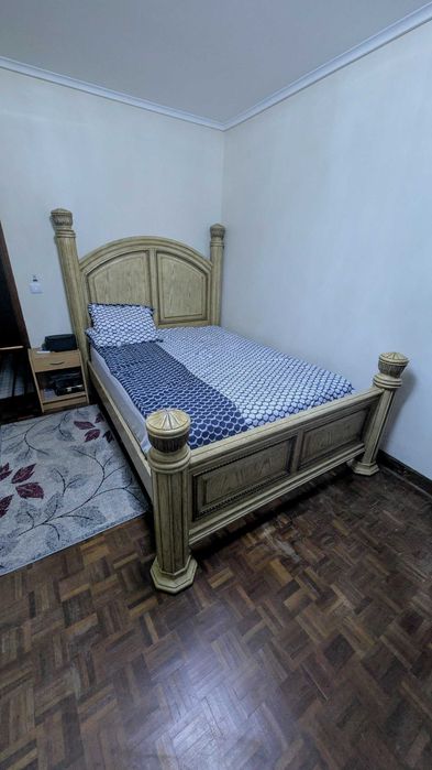 Cama de casal em madeira maciça – estilo clássico – preço negociável