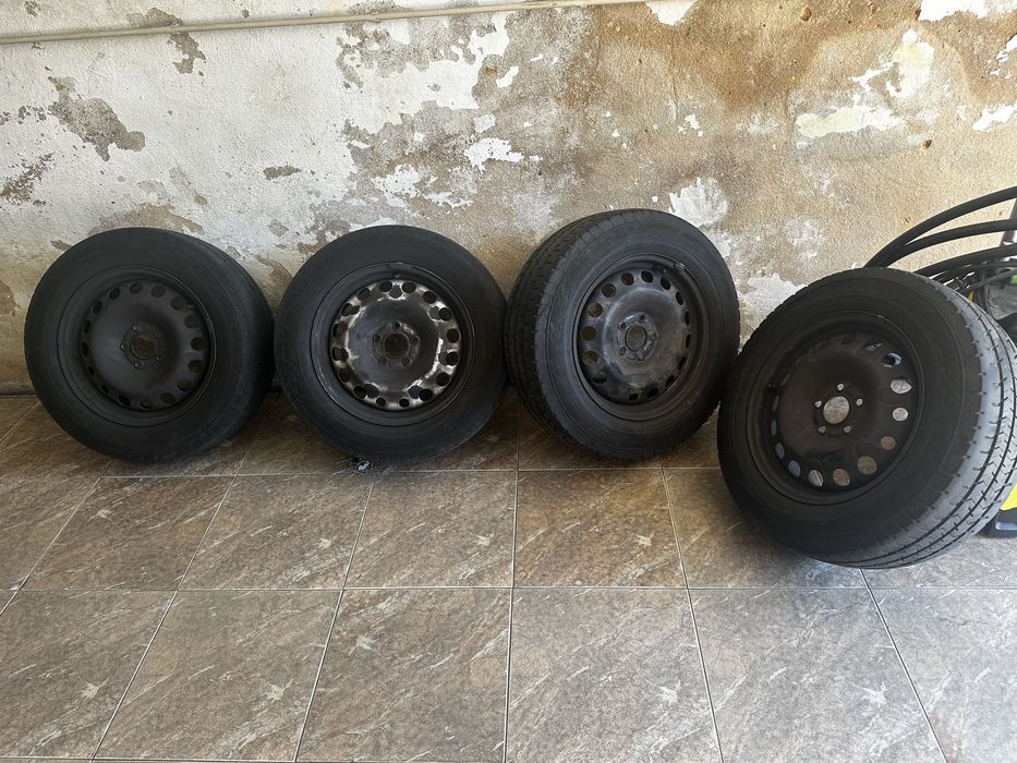 Pneus e jantes Ford Transit Conet