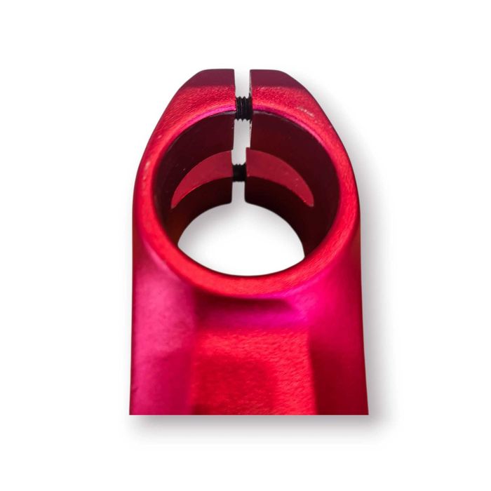 Avanço FUNN STRYGE 31,8 – ~70 mm – 7° (Riser) – Vermelho anodizado