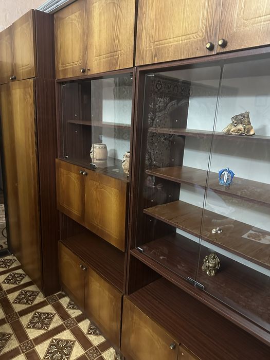 Меблева стінка.