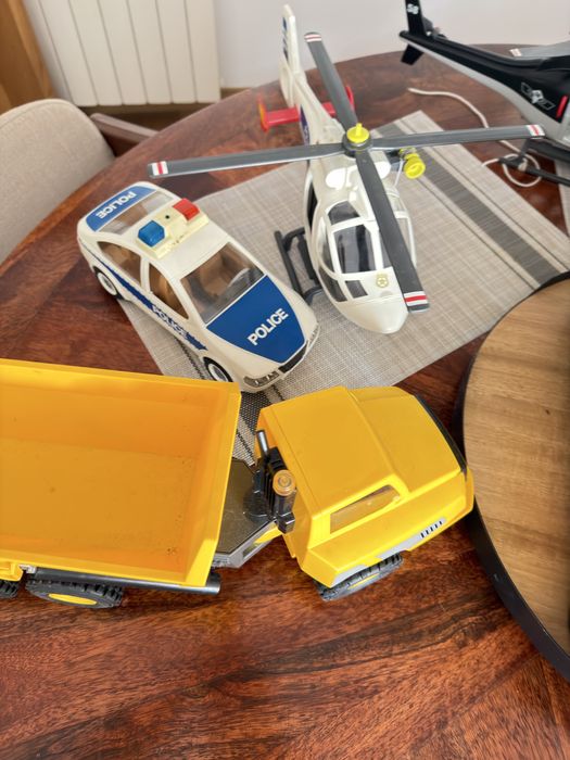 Brinquedos carros de policia, bombeiros, barco, ambulâancia , caminhao do lixo e muito mais