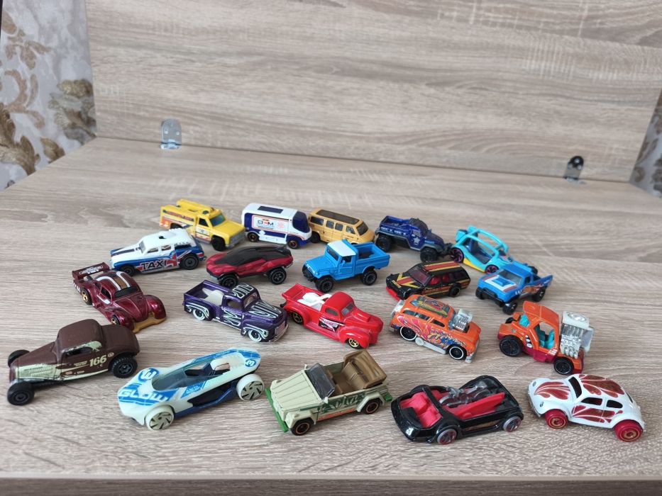 Машинки hot wheels