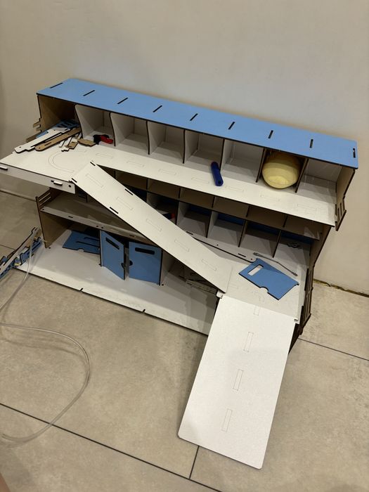 Дитячий гараж для машинок