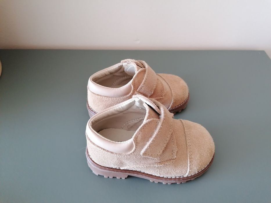 Sapatos bebé novos