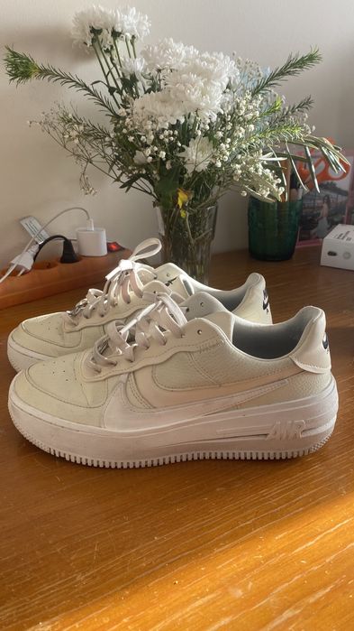 NIKE Air Force 1 Plataform Beige