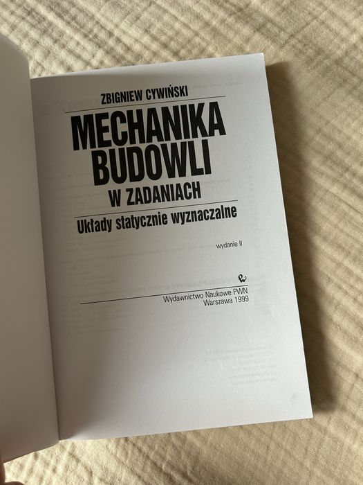 Mechanika budowli w zadaniach Zbigniew Cywiński