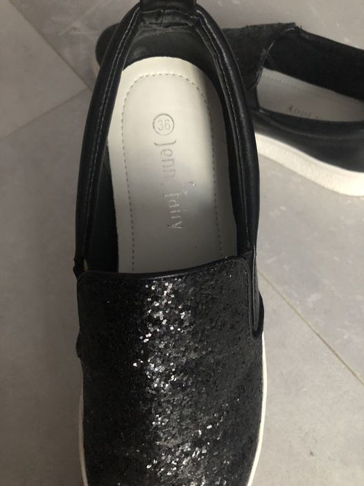 Błyszczące półbuty